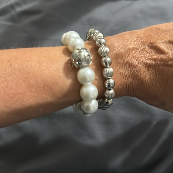 Bundle of bangle bracelets - Picture 4 of 9